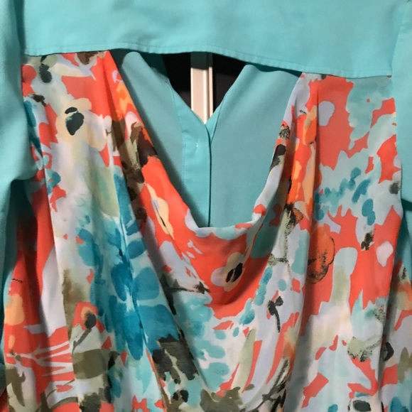 Button up blouse! - Picture 3 of 4